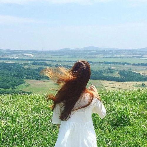 美女吃瓜背影头像真人