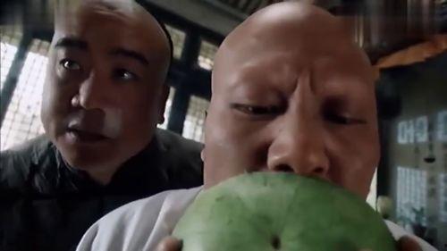 吃瓜画面镜头,镜头下的吃瓜瞬间