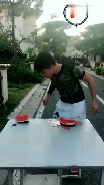 排队吃瓜搞笑段子,一场欢乐的排队盛宴