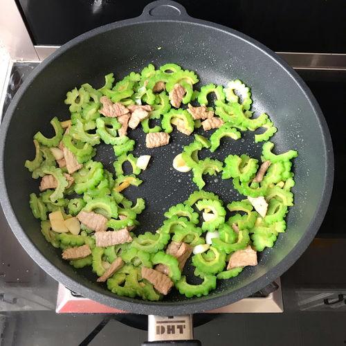 恋爱有糖吃分了有瓜吃,恋爱中的甜蜜与瓜葛